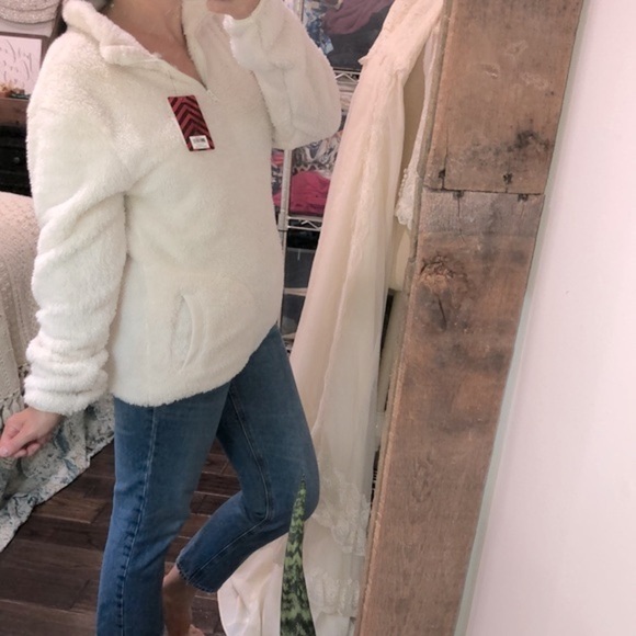 Technical Knockout white pullover Sherpa size large new with tags - Picture 2 of 5